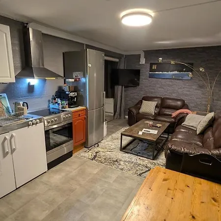 50 M2 Cozy With Kitchen